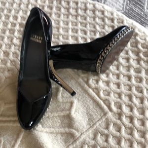 Chain border black patent heels